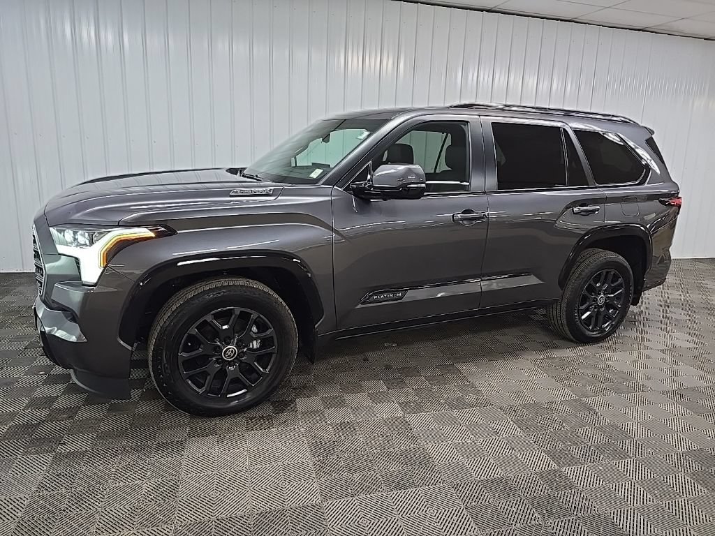 Used 2024 Toyota Sequoia Platinum AWD/4WD image 6