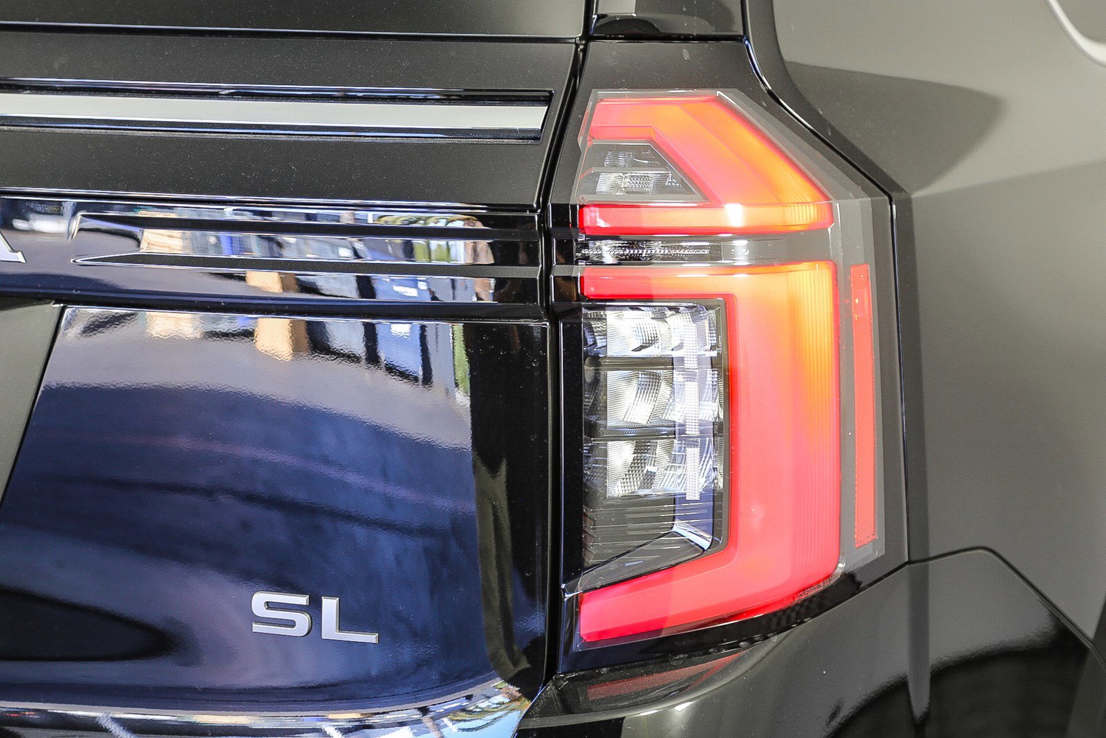 New 2025 Nissan Armada SL w/ Captain's Chari Seat Package image 11