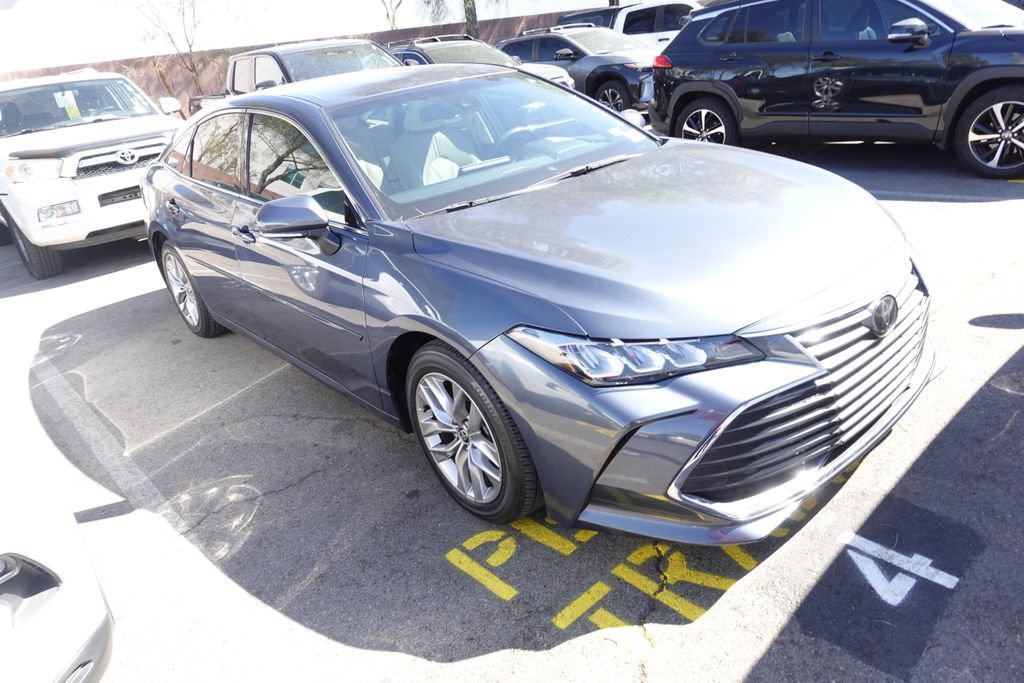 Used 2022 Toyota Avalon XLE w/ Carpet Mat Package (TMS) FWD image 2
