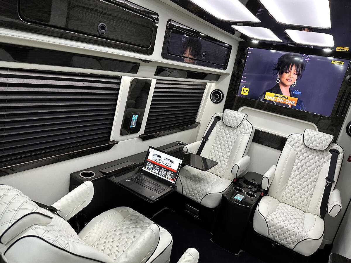 Used 2024 Mercedes-Benz Sprinter 3500 image 19