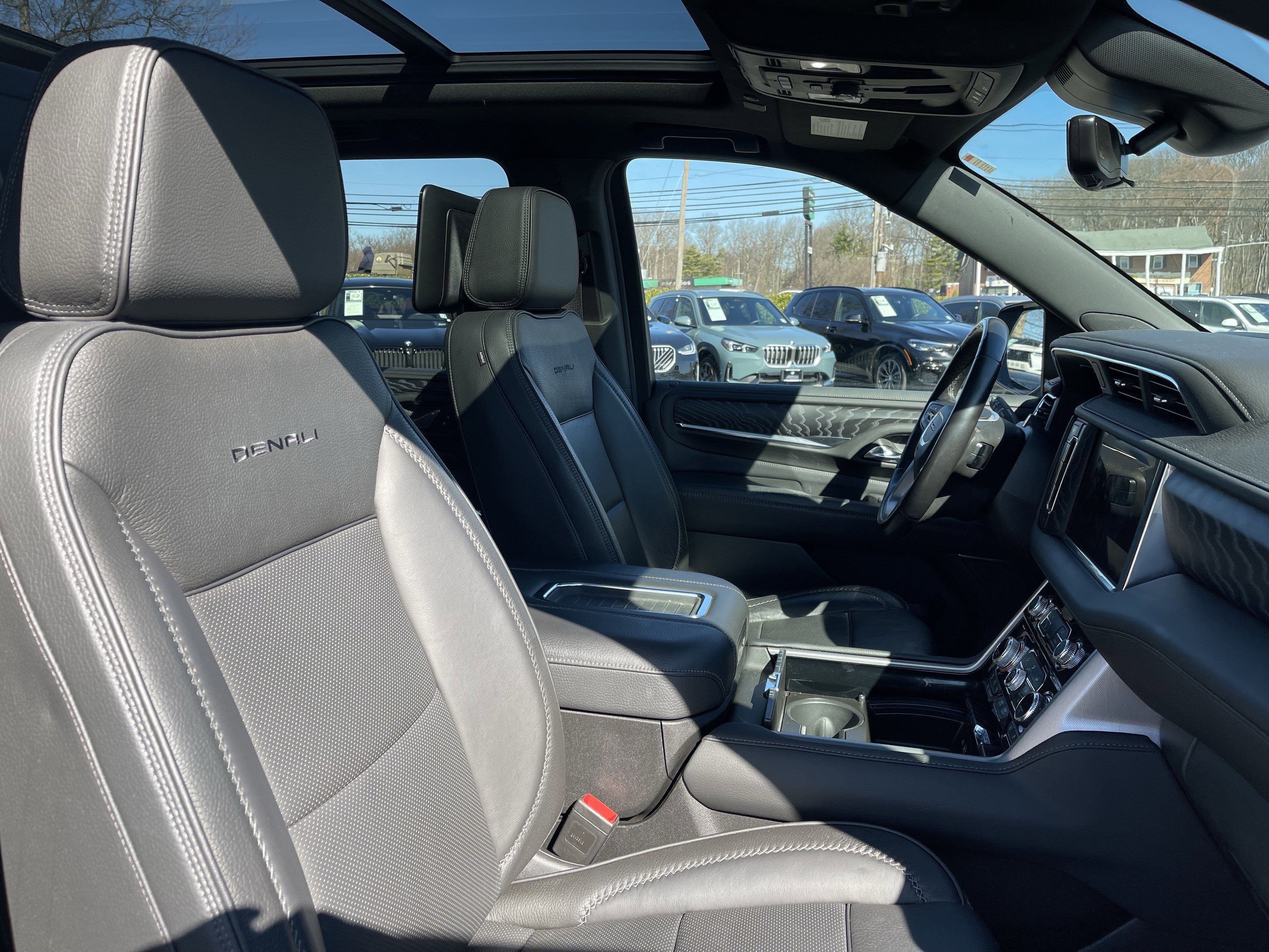 Used 2023 GMC Yukon XL Denali w/ Denali Reserve Package image 15