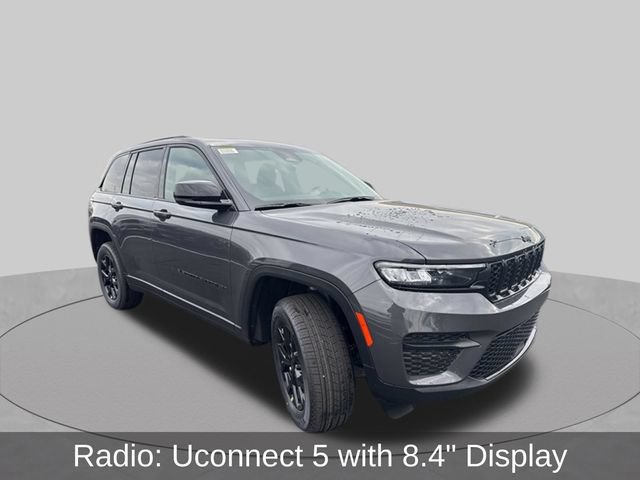 Used 2025 Jeep Grand Cherokee Altitude AWD/4WD image 3