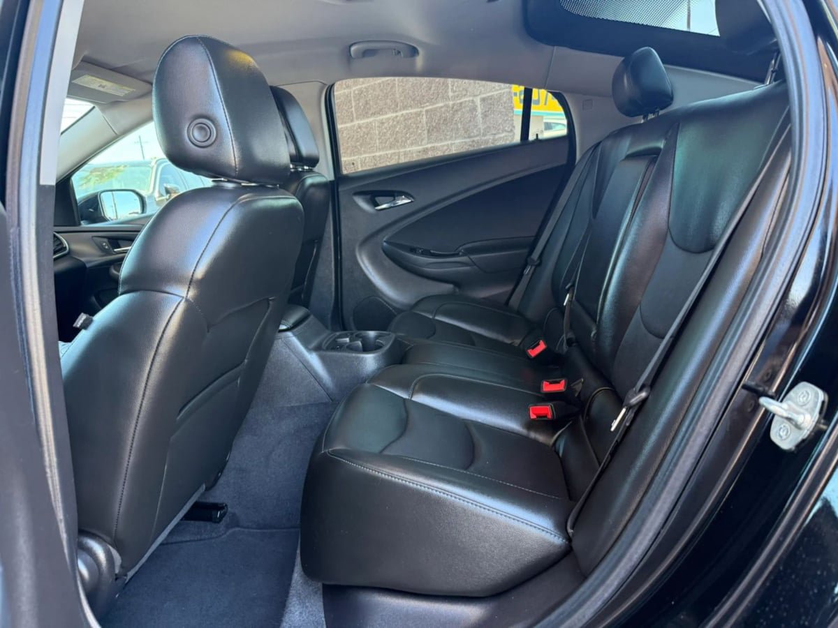 Used 2018 Chevrolet Volt Premier w/ Driver Confidence Package FWD image 43