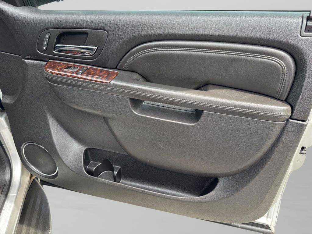 Used 2010 GMC Yukon Denali RWD image 27