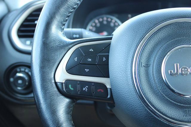 Used 2016 Jeep Renegade Latitude w/ Cold Weather Group FWD image 24