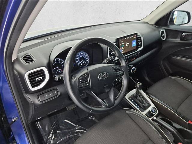Certified 2022 Hyundai Venue Limited w/ Cargo Package FWD image 10
