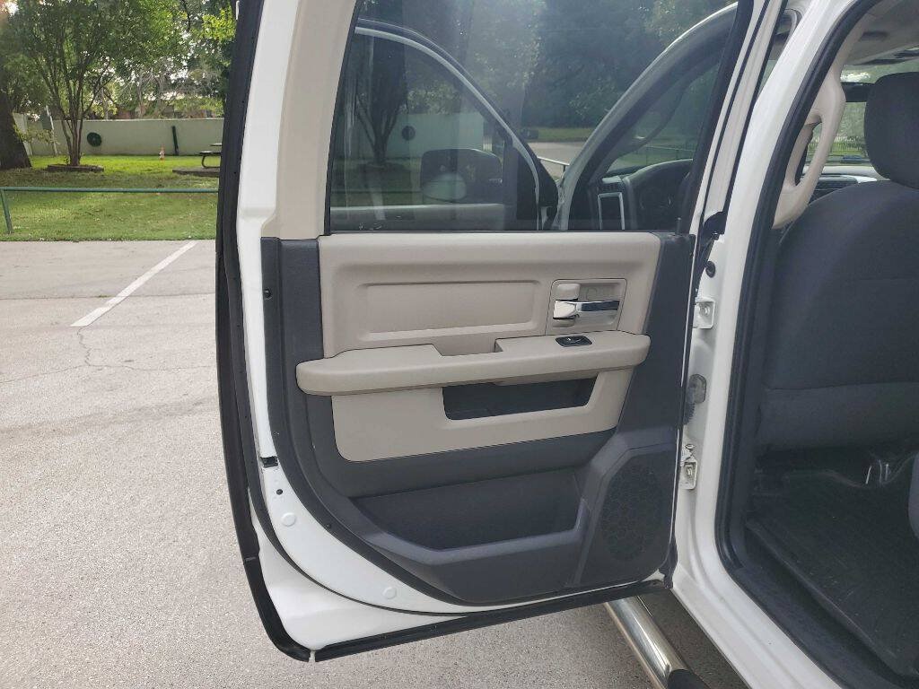 Used 2012 RAM 1500 Classic SLT AWD/4WD image 24