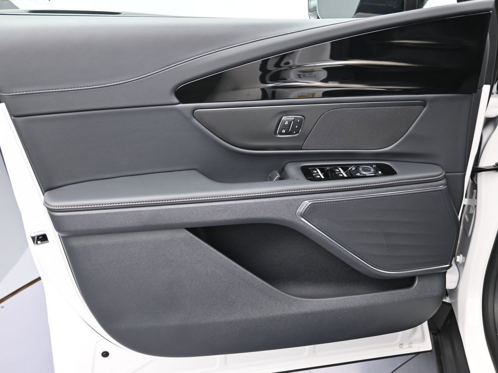 New 2026 Lincoln Nautilus Premier image 12