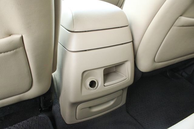Used 2012 Hyundai Santa Fe Limited FWD image 30