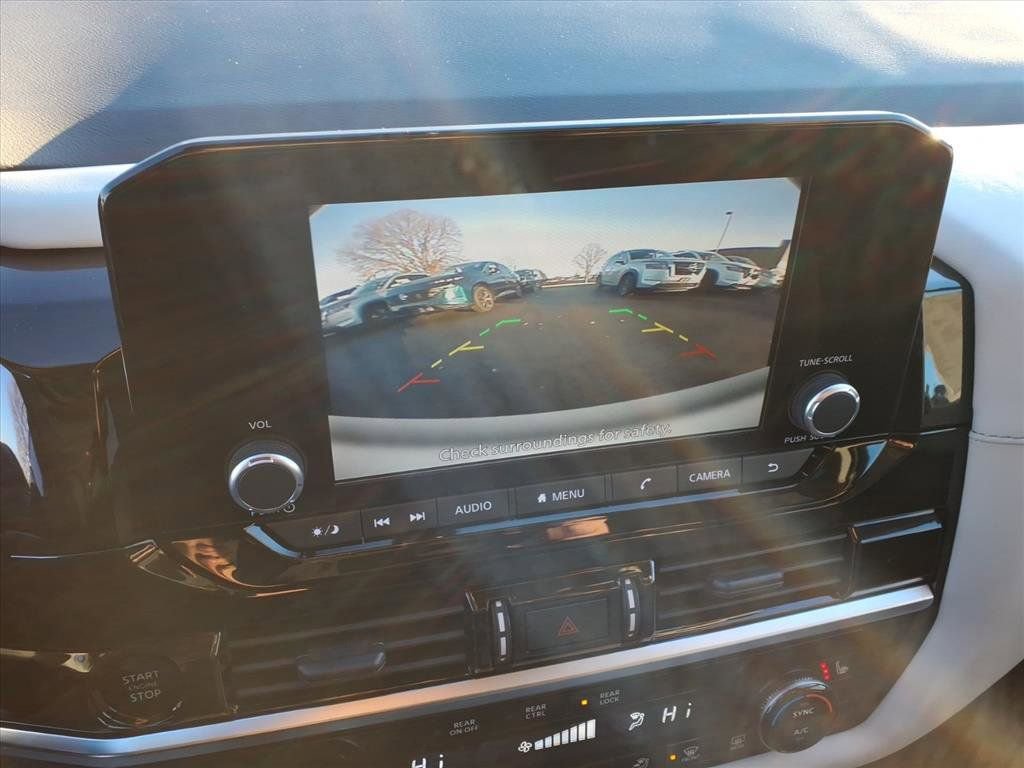 New 2025 Nissan Pathfinder SV w/ Black Appearance Package image 10