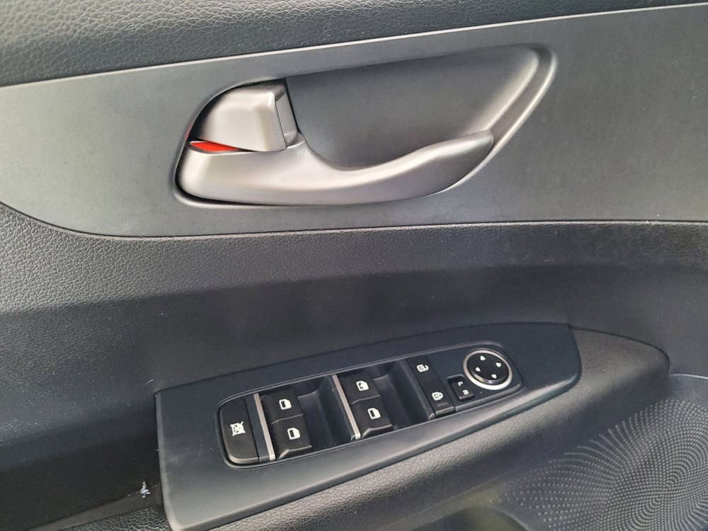 Used 2020 Kia Forte LXS FWD image 27