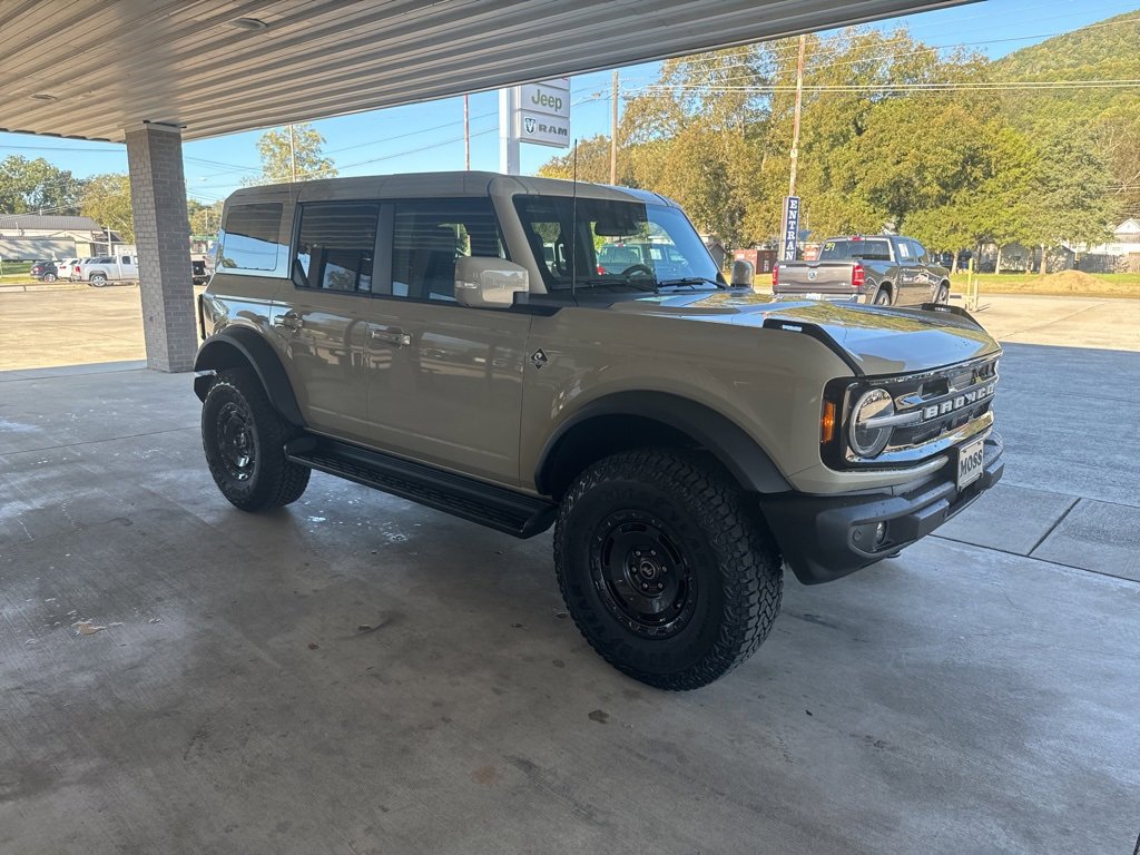 New 2025 Ford Bronco Outer Banks w/ Sasquatch Package image 3