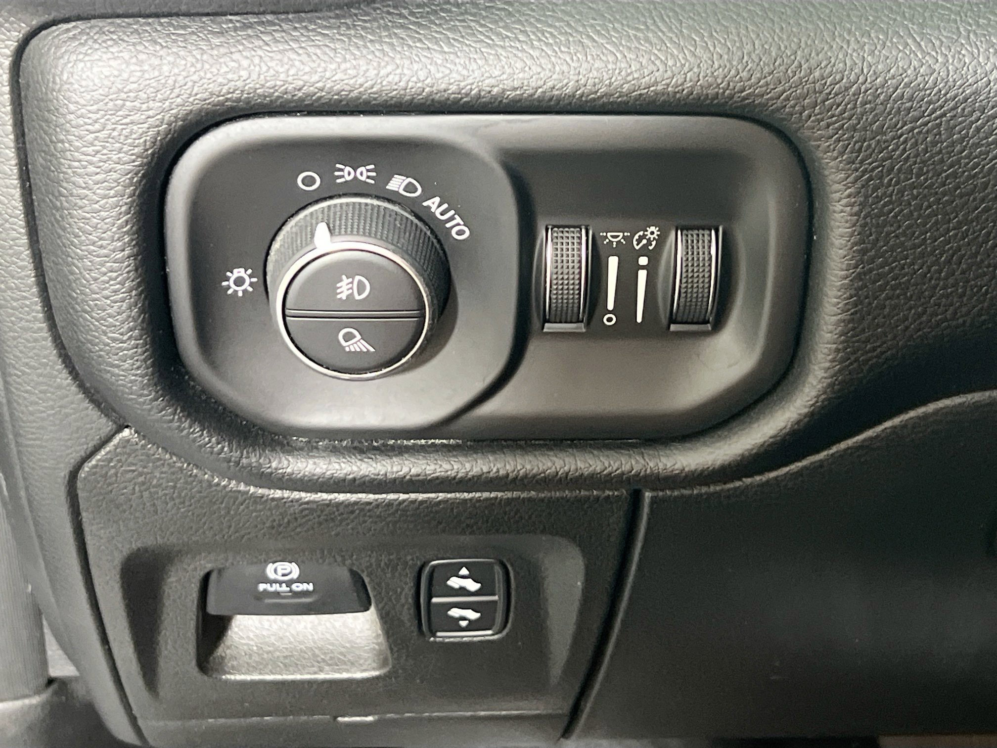 Used 2022 RAM 1500 Laramie image 9