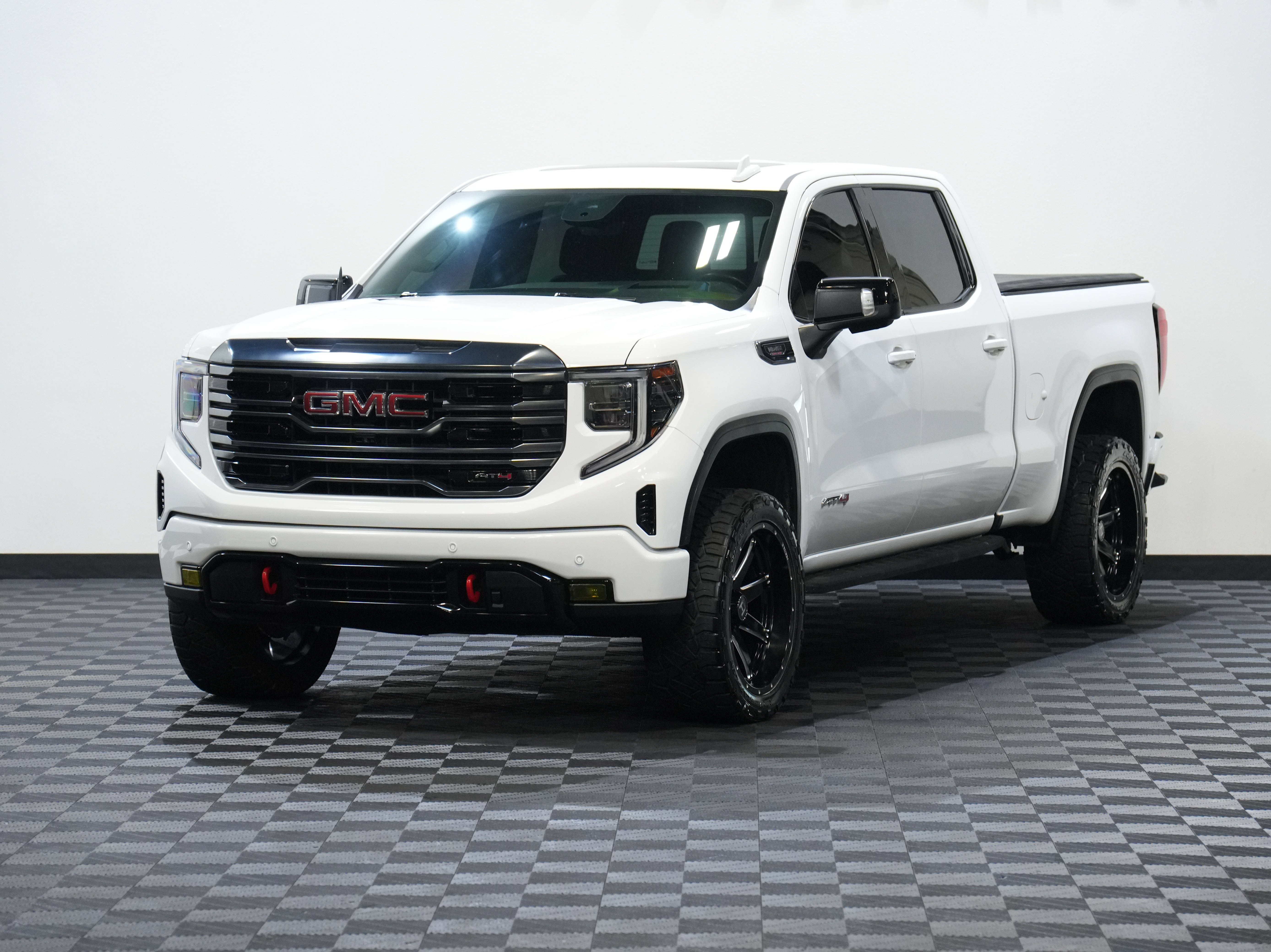 Used 2022 GMC Sierra 1500 AT4 w/ AT4 Premium Package AWD/4WD image 3