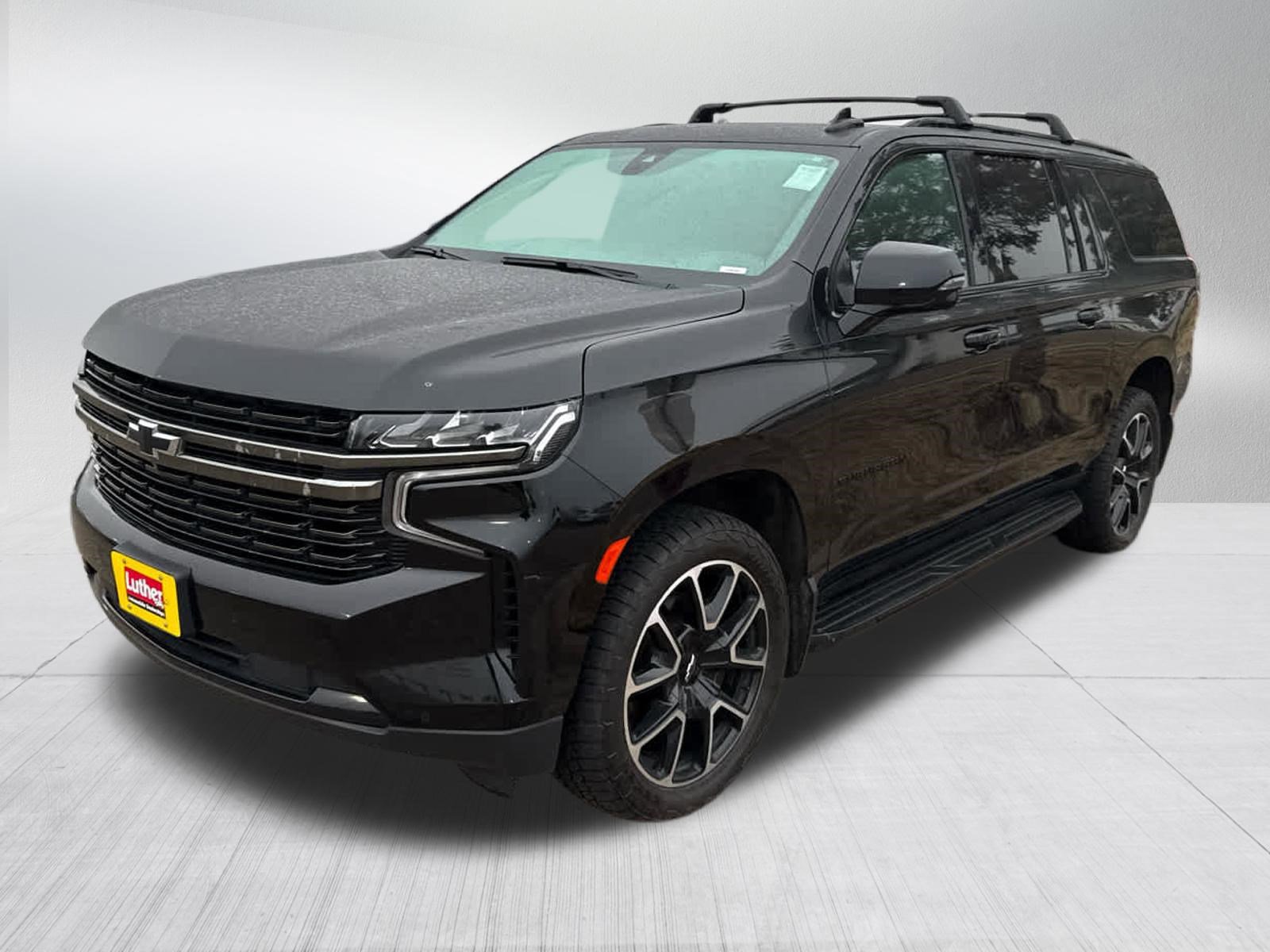 Used 2022 Chevrolet Suburban RST w/ Luxury Package image 3