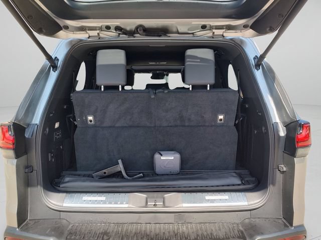 Used 2024 Lexus LX 600 4WD w/ Luxury Package image 32