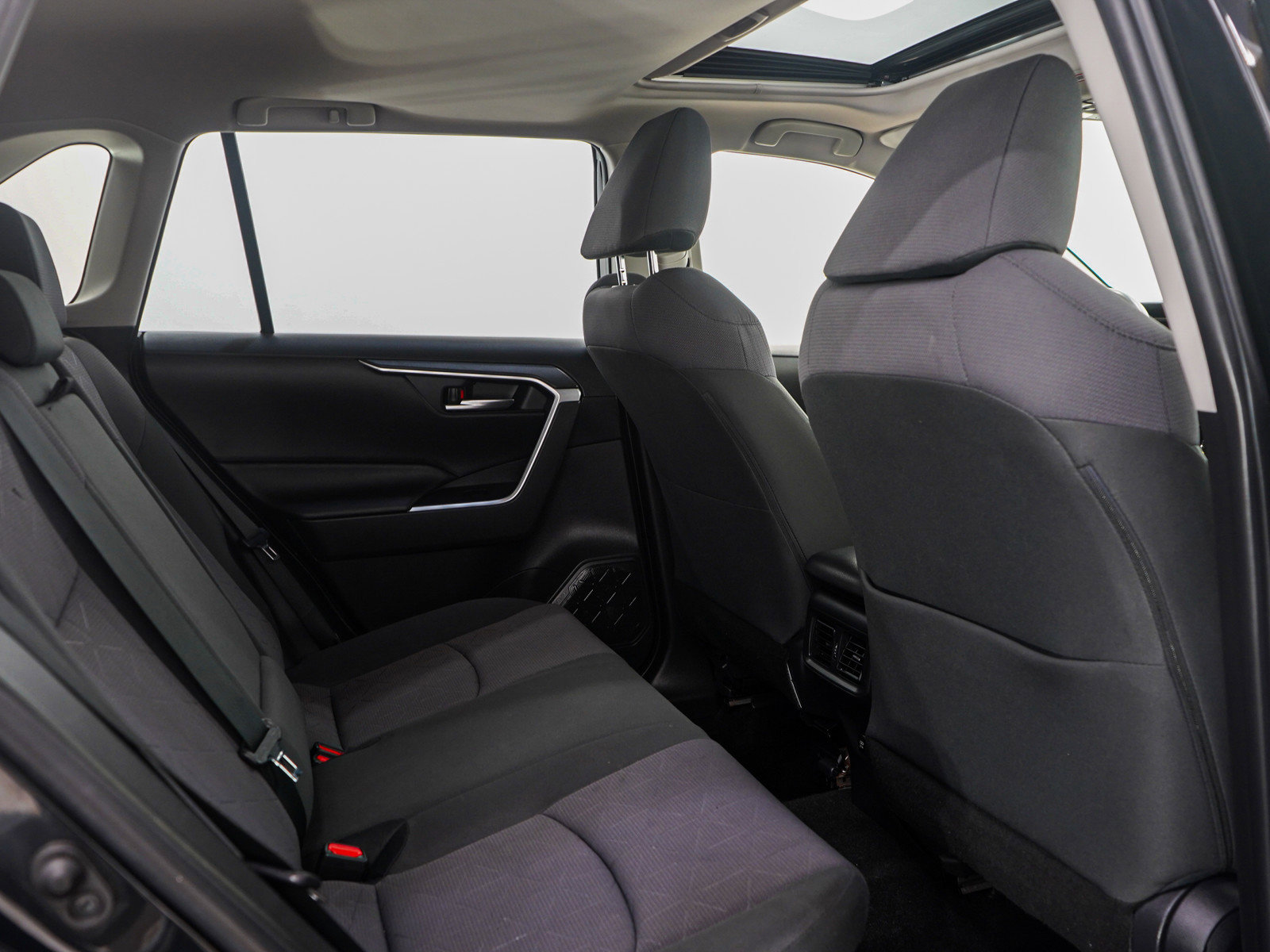 Used 2020 Toyota RAV4 XLE w/ Convenience Package image 14