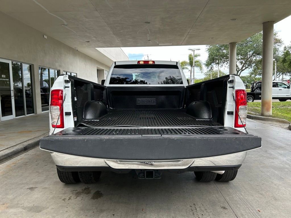 Used 2024 RAM 3500 Tradesman w/ Chrome Appearance Group AWD/4WD image 33