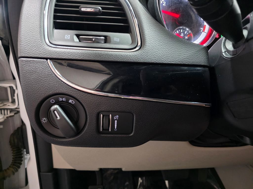 Used 2016 Dodge Grand Caravan SE FWD image 26