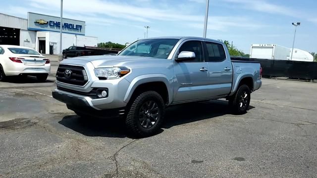 Used 2023 Toyota Tacoma SR5 w/ Technology Package AWD/4WD image 4