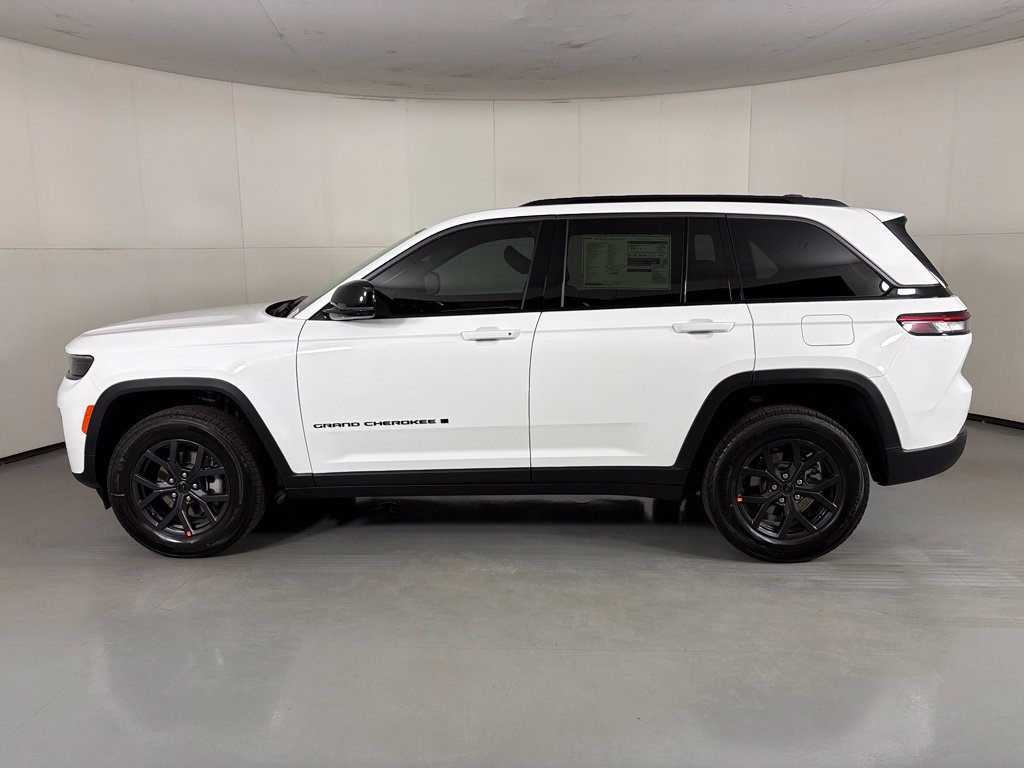 New 2027 Jeep Grand Cherokee Altitude AWD/4WD image 5
