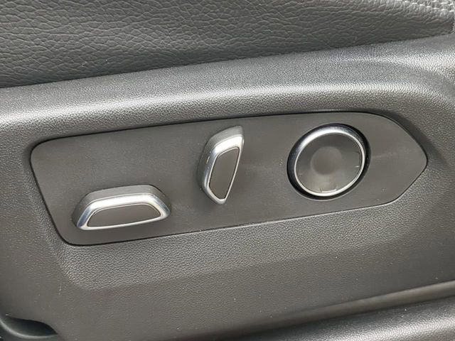 Used 2024 GMC Yukon Denali w/ Advanced Technology Package image 24