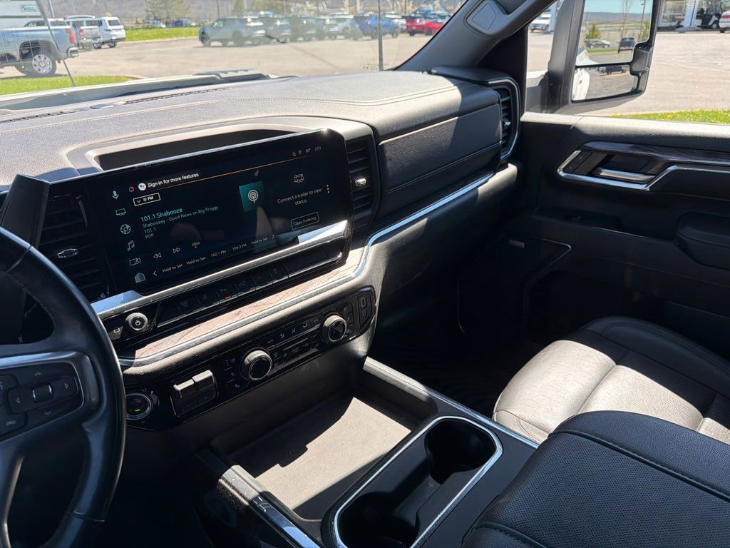 Used 2024 Chevrolet Silverado 3500 LTZ w/ LTZ Convenience Package AWD/4WD image 9