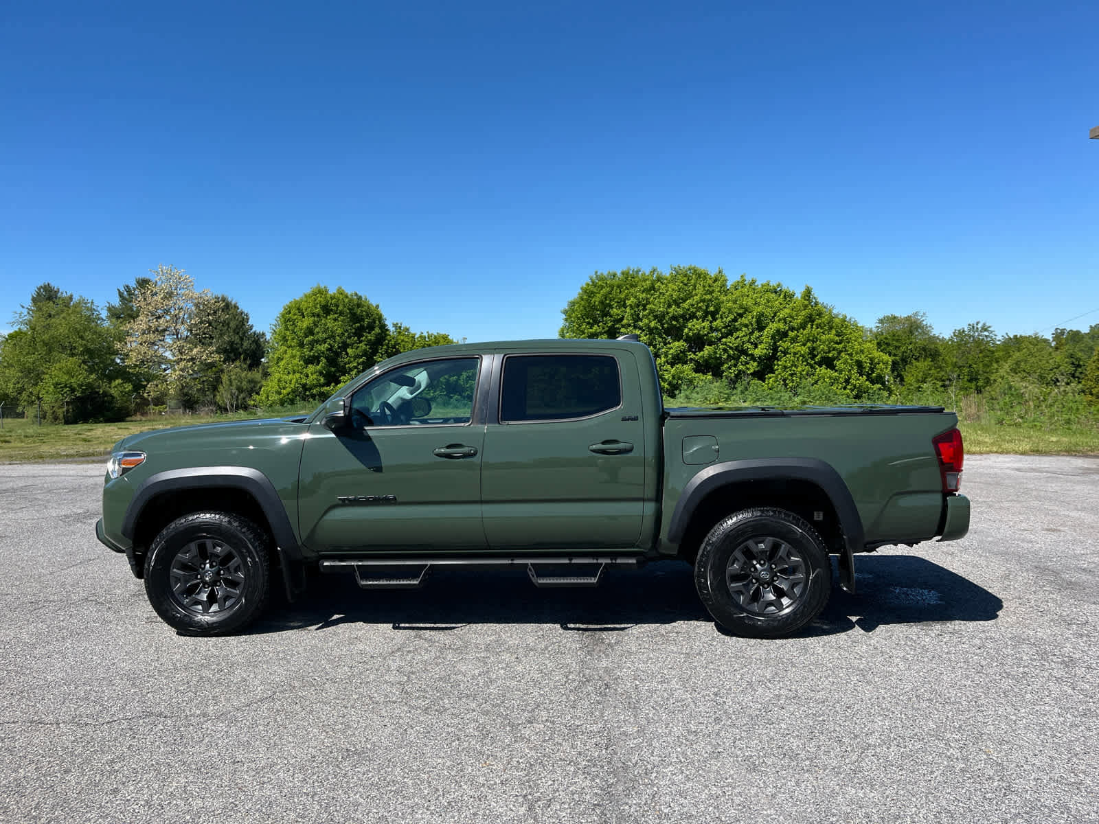 Used 2021 Toyota Tacoma SR5 w/ Trail Edition AWD/4WD image 6