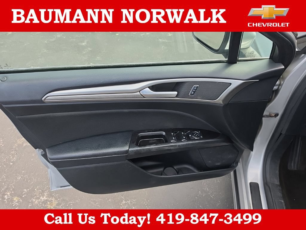 Used 2017 Ford Fusion SE w/ Fusion SE Technology Package FWD image 27