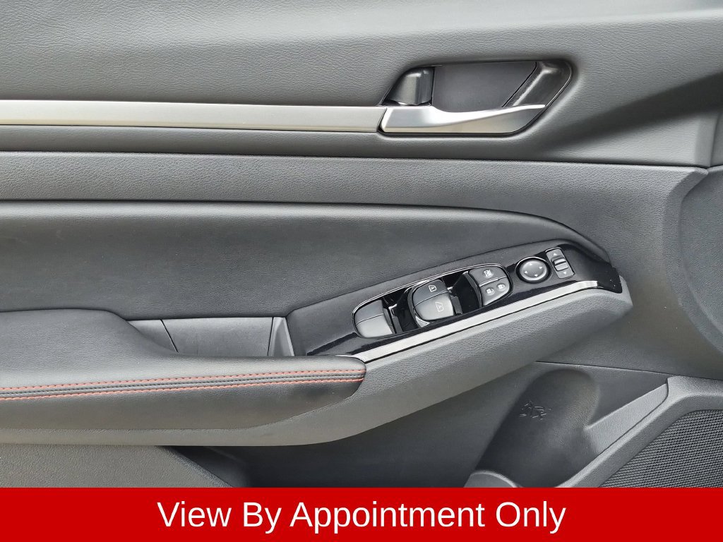 Used 2025 Nissan Altima 2.5 SR FWD image 11