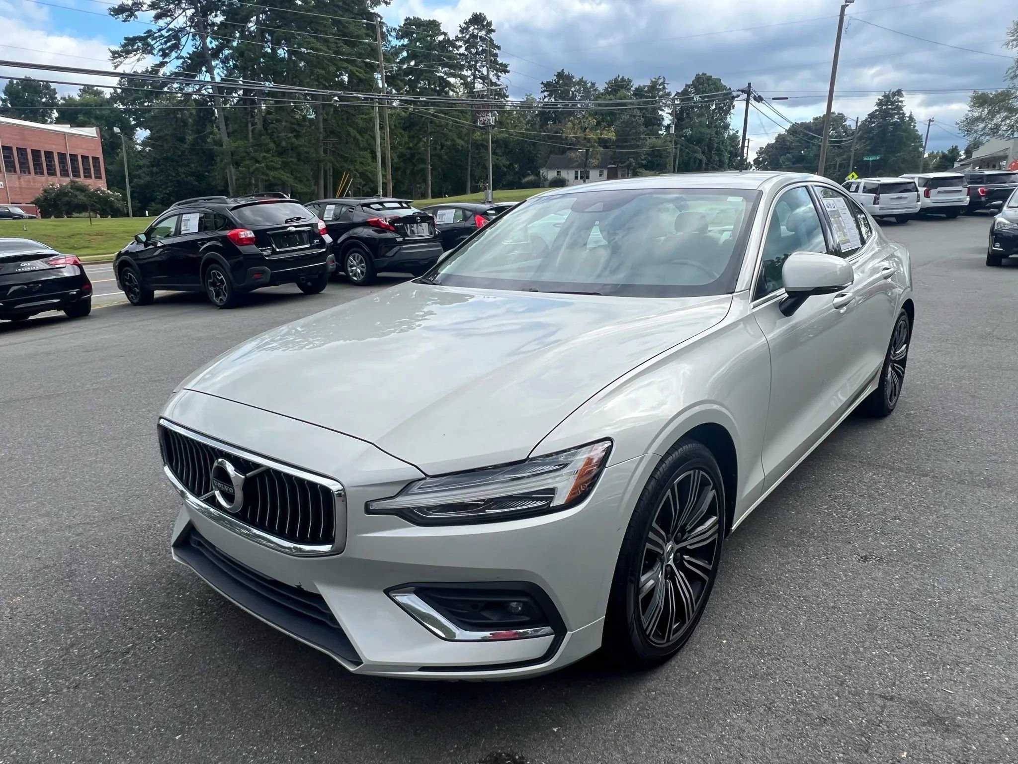 Used 2019 Volvo S60 T5 Inscription image 1