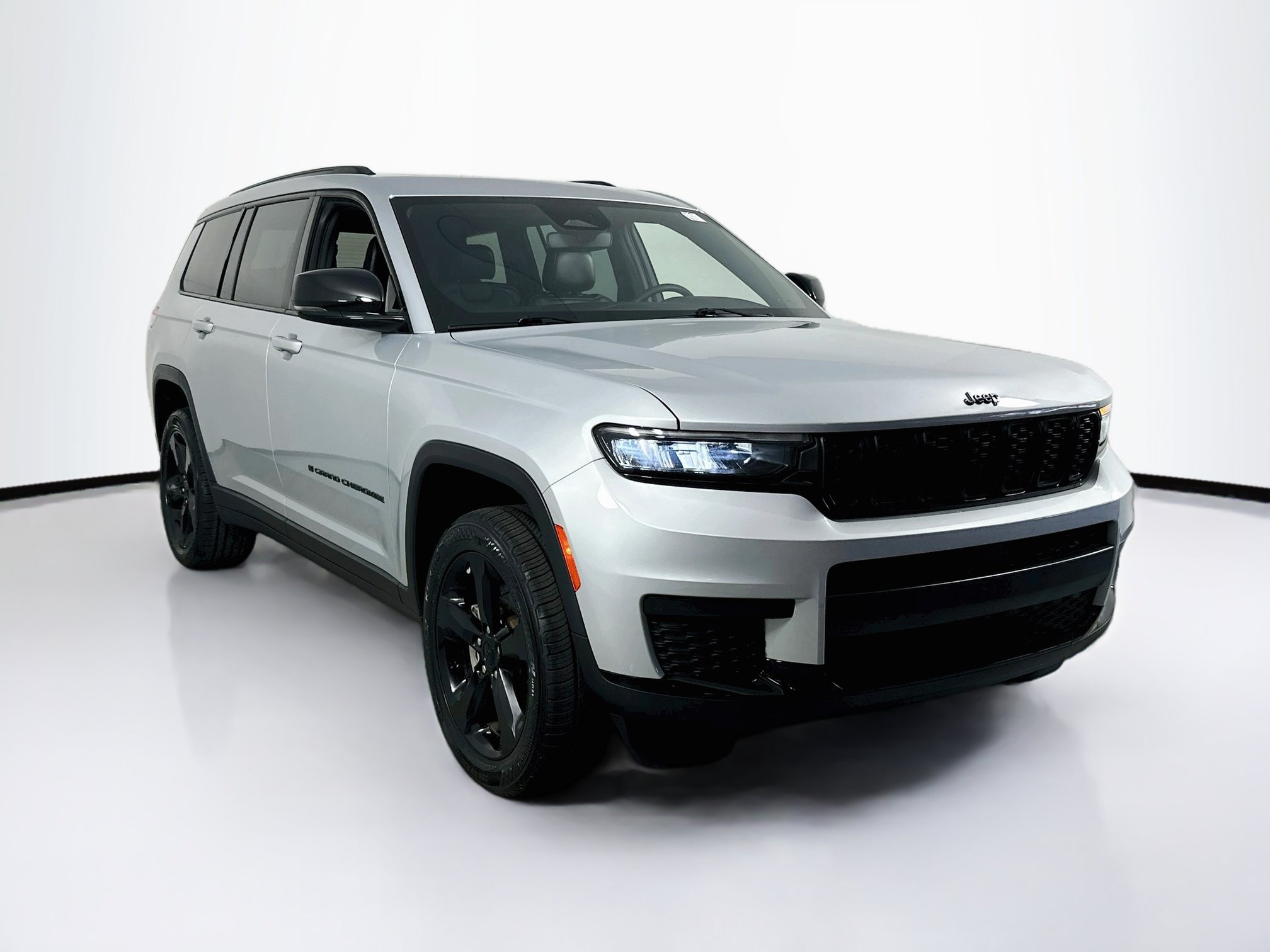 Used 2023 Jeep Grand Cherokee L Laredo AWD/4WD image 3
