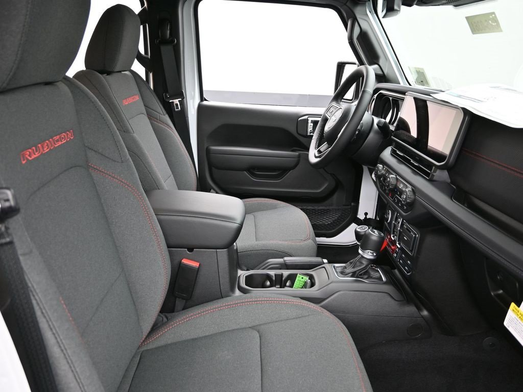 New 2025 Jeep Wrangler Unlimited Rubicon w/ Technology Group image 19