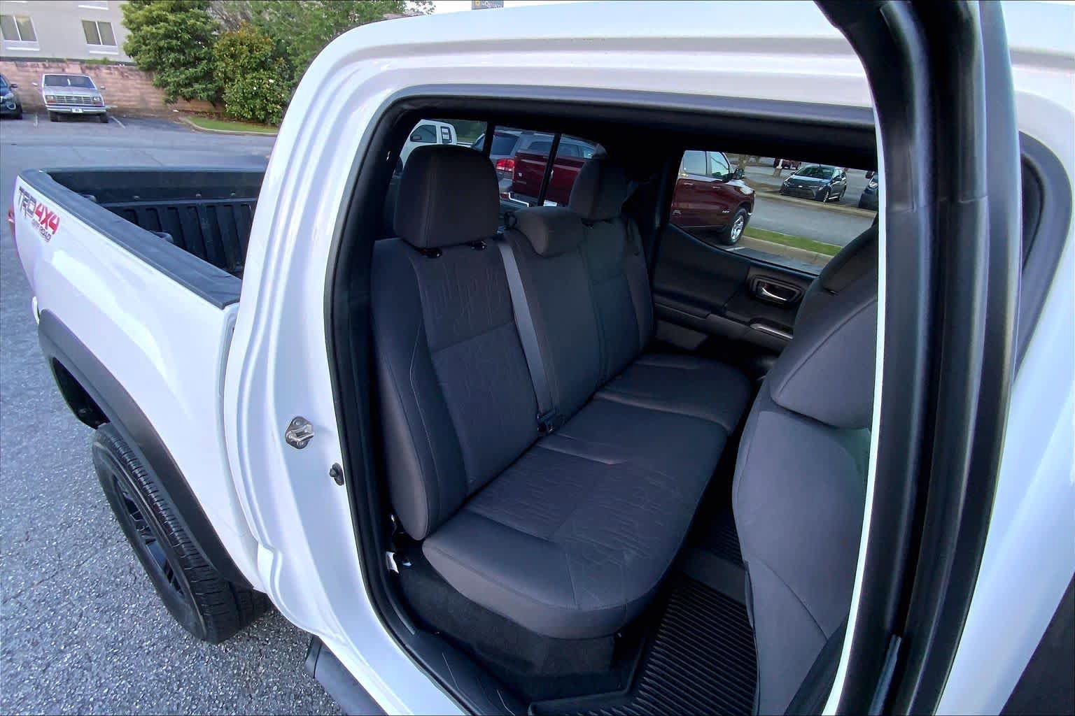 Used 2019 Toyota Tacoma TRD Off-Road w/ Technology Package AWD/4WD image 19