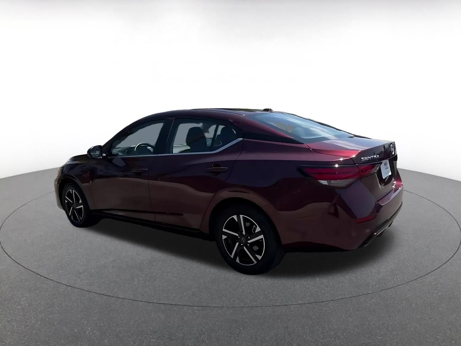 Used 2025 Nissan Sentra SV FWD image 10
