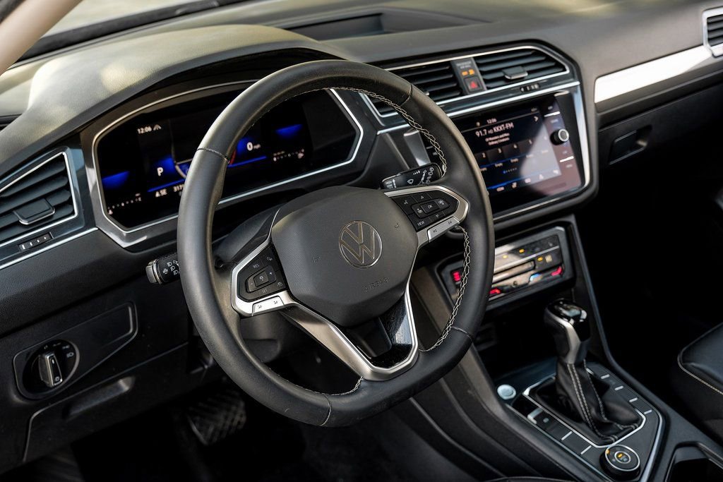 Used 2022 Volkswagen Tiguan SE AWD/4WD image 4