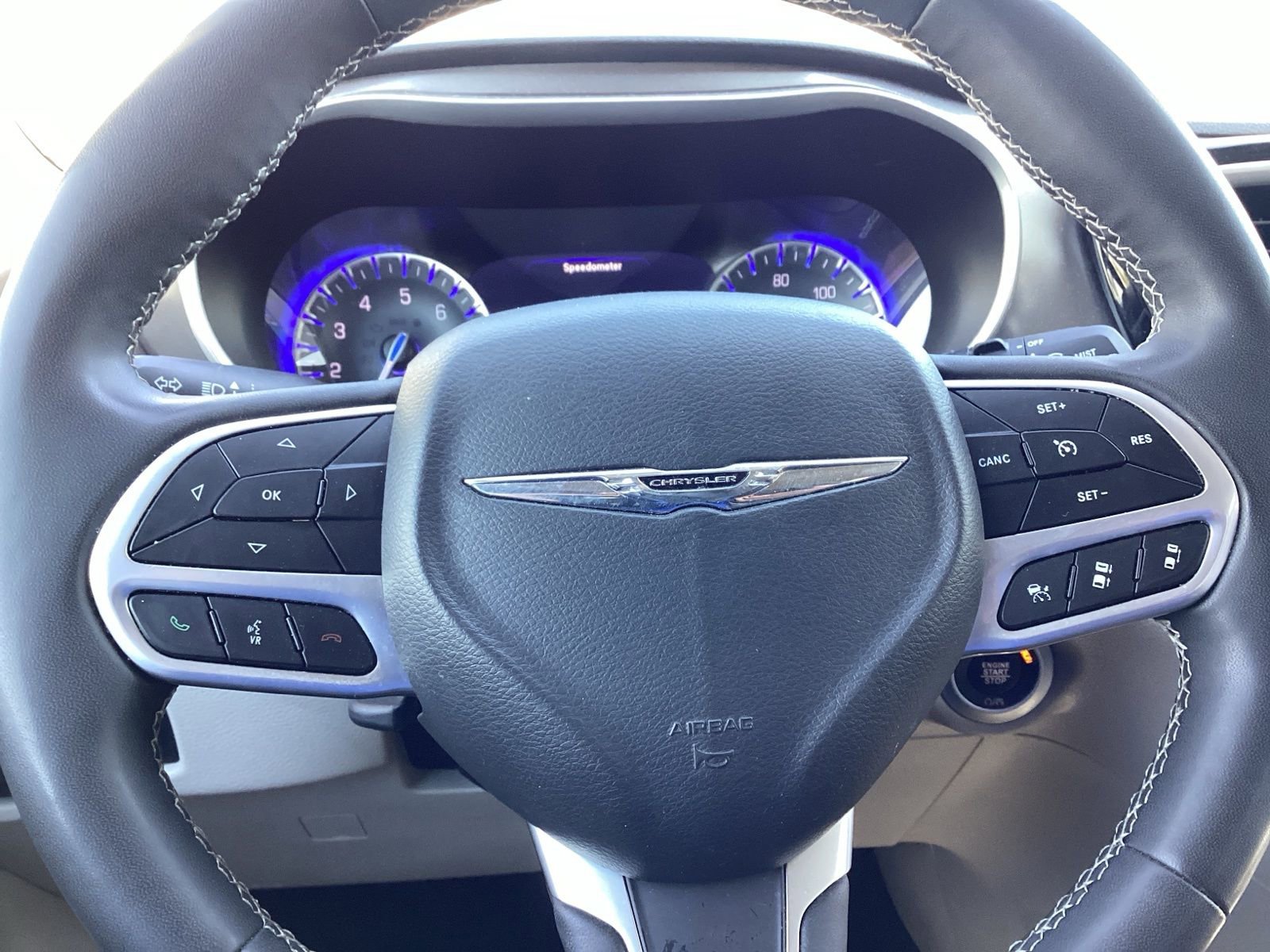 Used 2024 Chrysler Pacifica Touring-L image 10