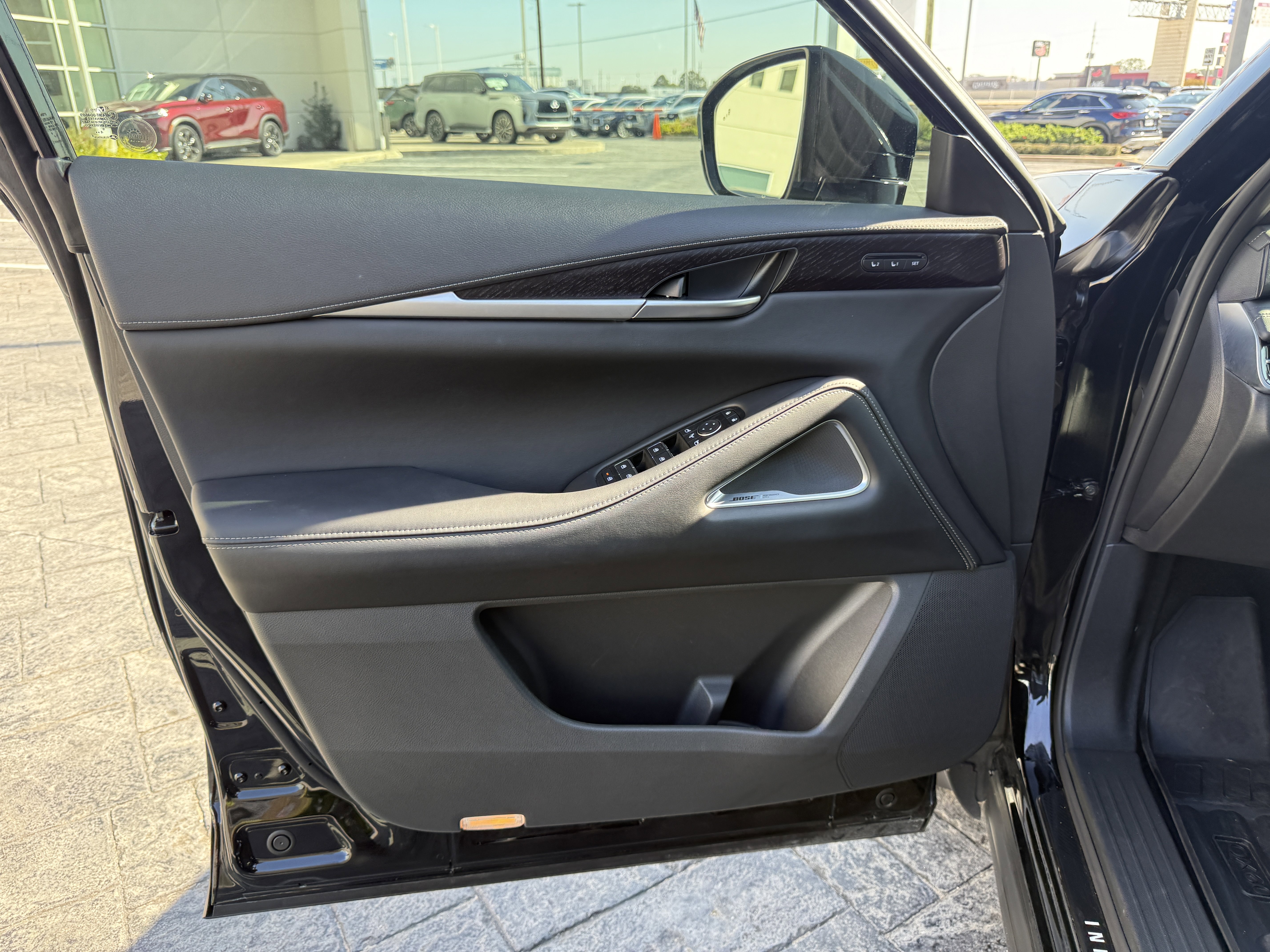 Certified 2025 INFINITI QX60 Autograph w/ Cargo Package image 9