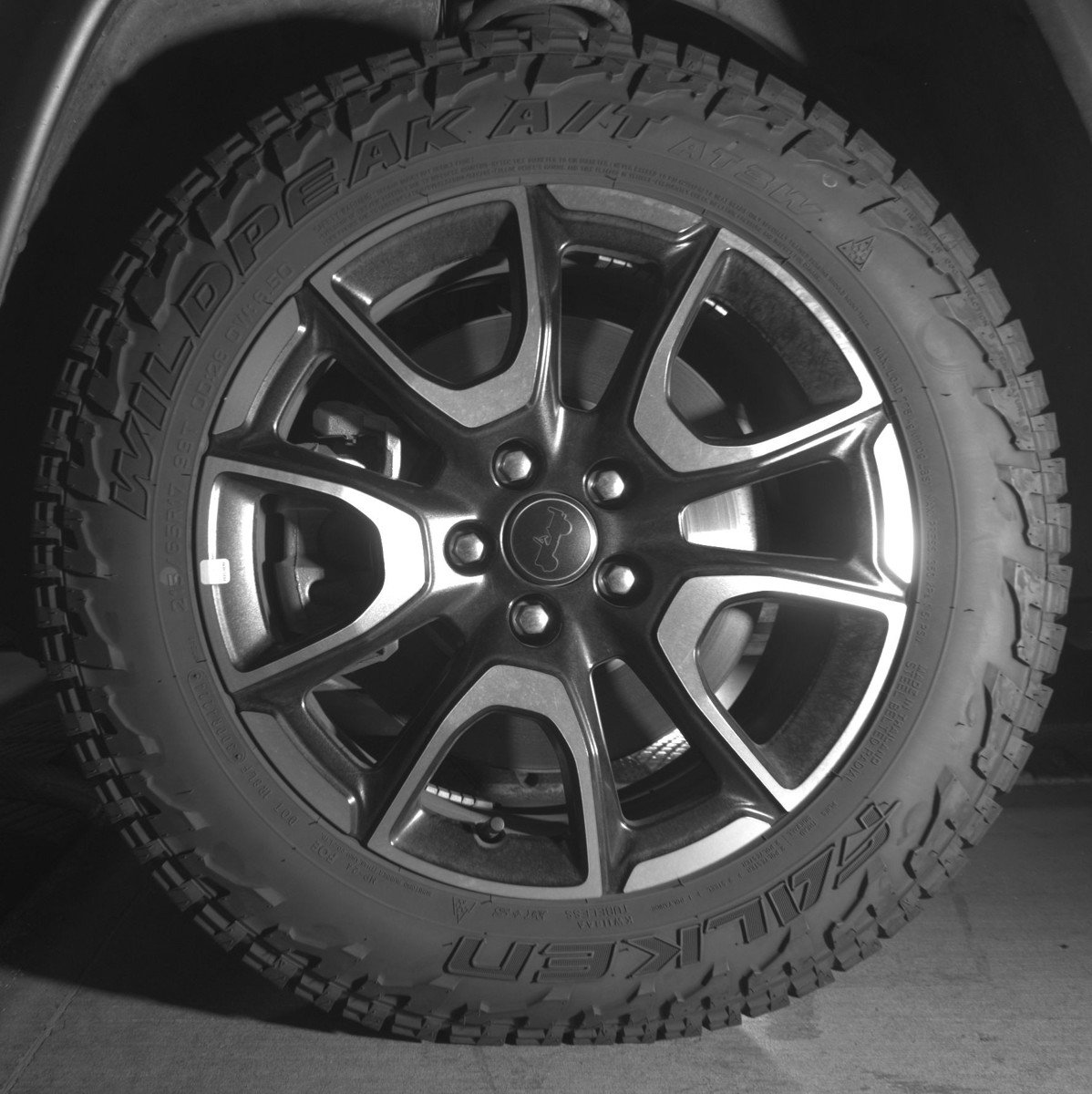 Used 2025 Jeep Compass Trailhawk AWD/4WD image 12