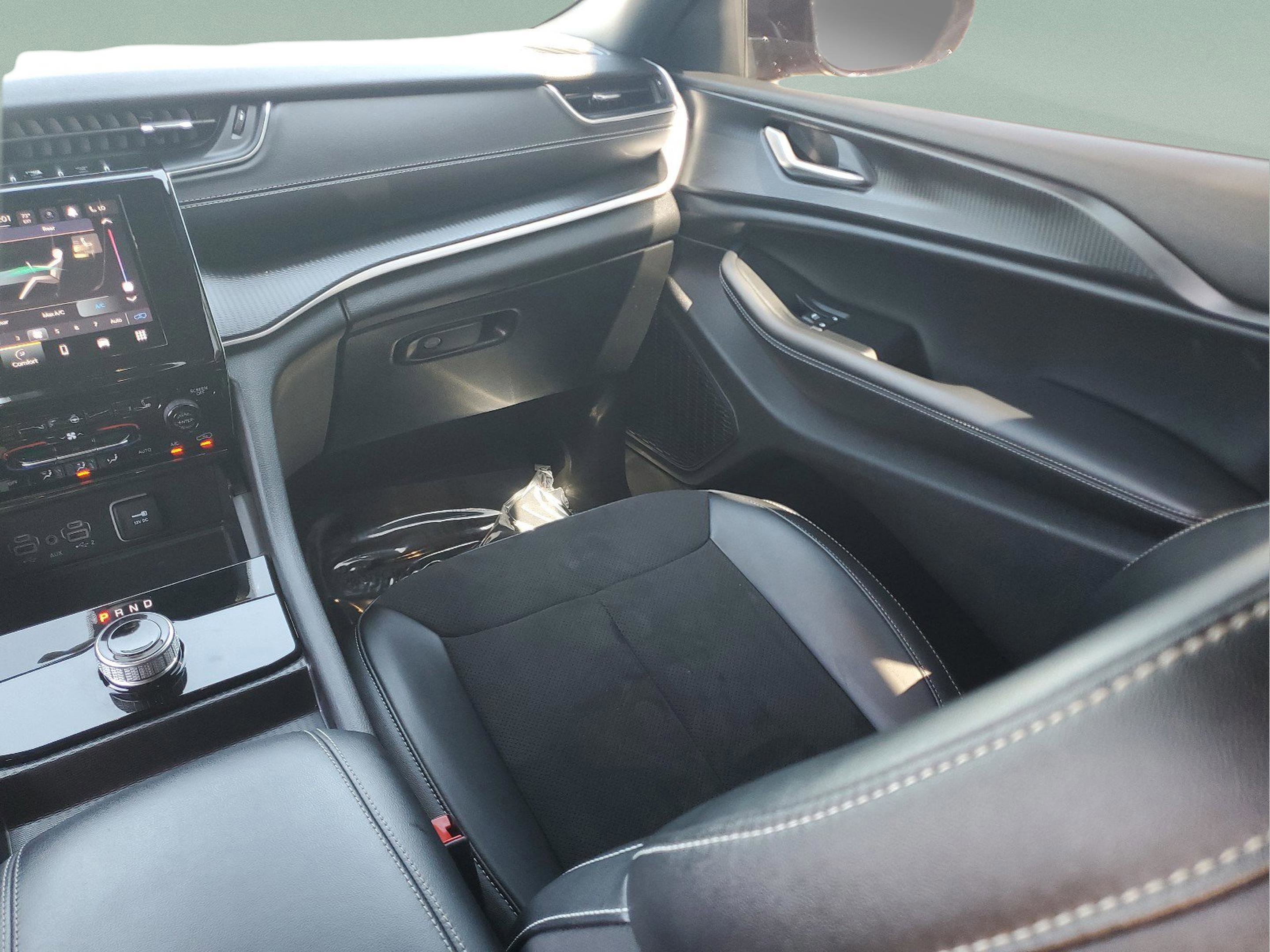 Certified 2023 Jeep Grand Cherokee L Laredo image 13