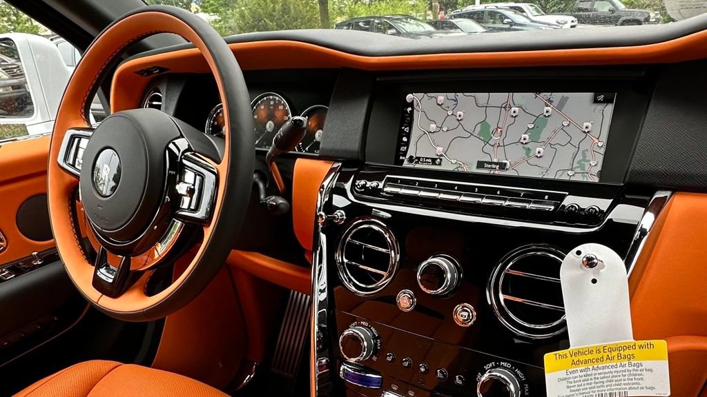 Used 2024 Rolls-Royce Cullinan w/ Leather Finishing Pack image 12