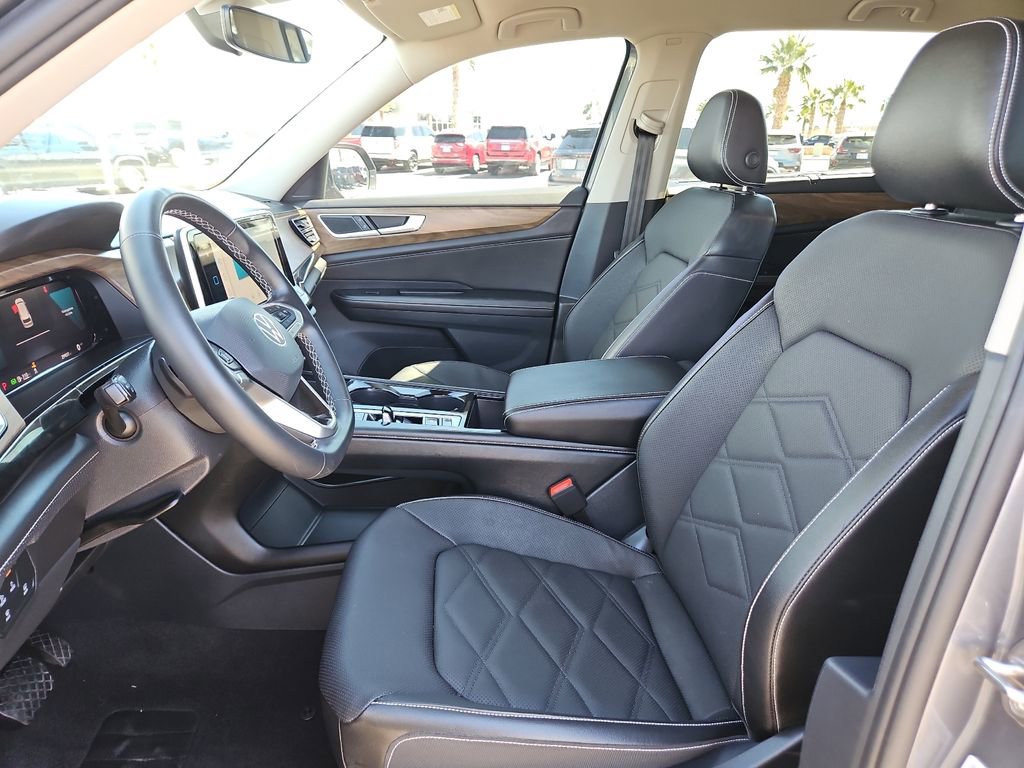 Used 2025 Volkswagen Atlas SE image 12