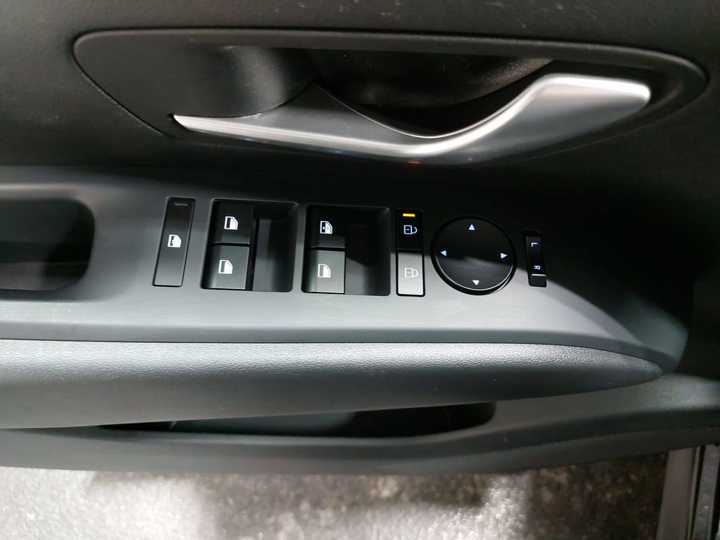 Certified 2025 Hyundai Tucson SE image 27