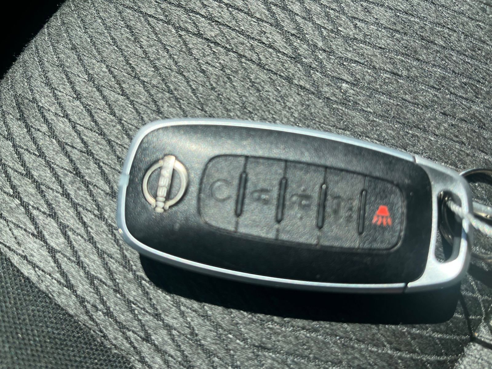 Used 2025 Nissan Rogue SV FWD image 27