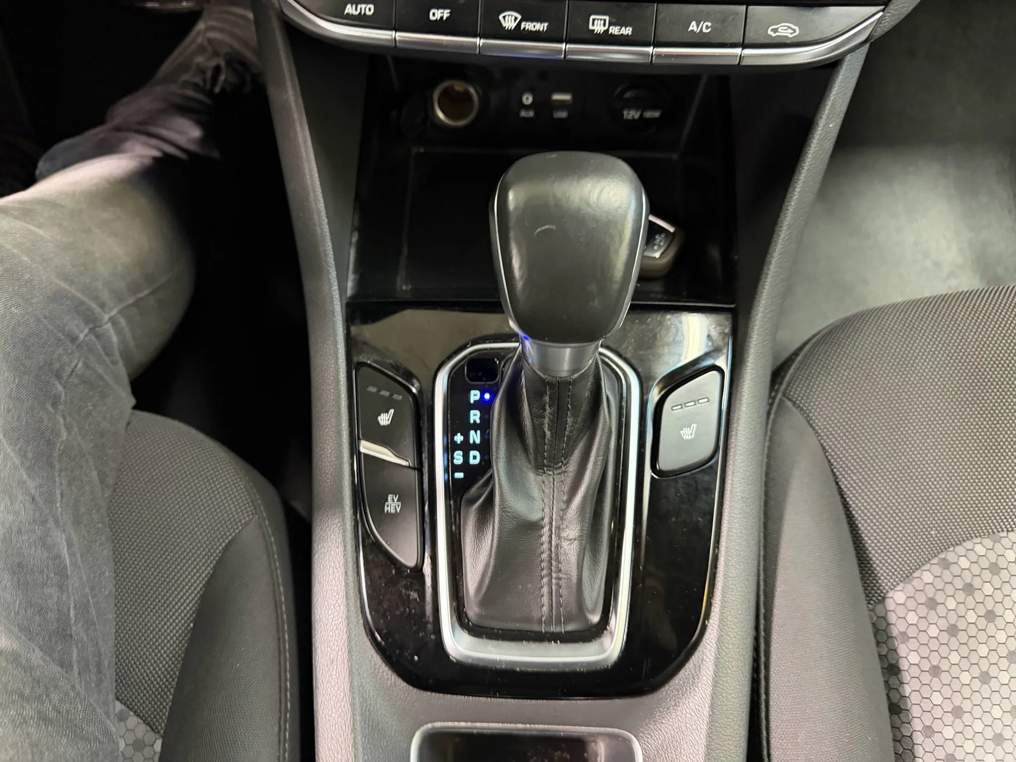 Used 2019 Hyundai Ioniq Plug-In Hybrid FWD image 27