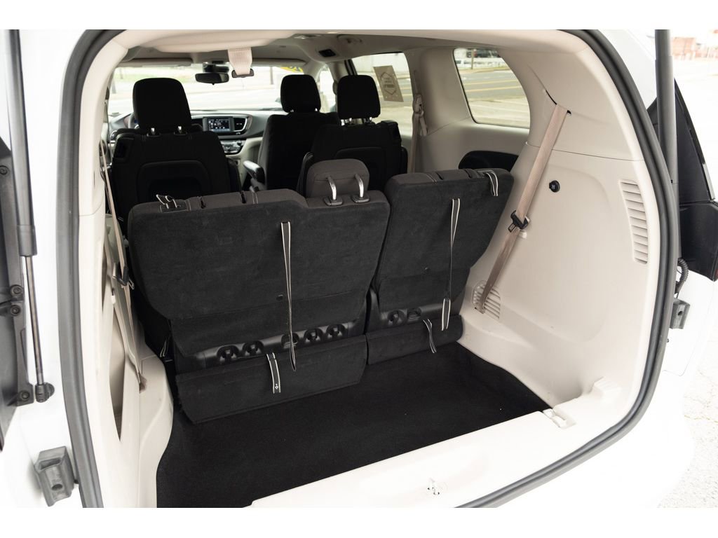 Used 2023 Chrysler Voyager LX image 34