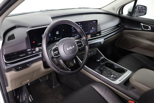 Used 2025 Kia Carnival FWD image 27