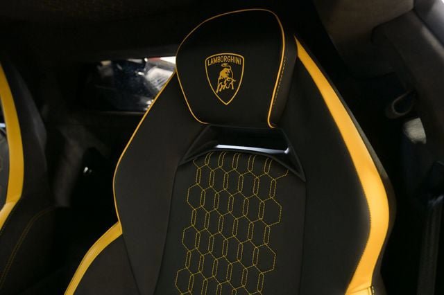 Used 2024 Lamborghini Revuelto AWD/4WD image 34
