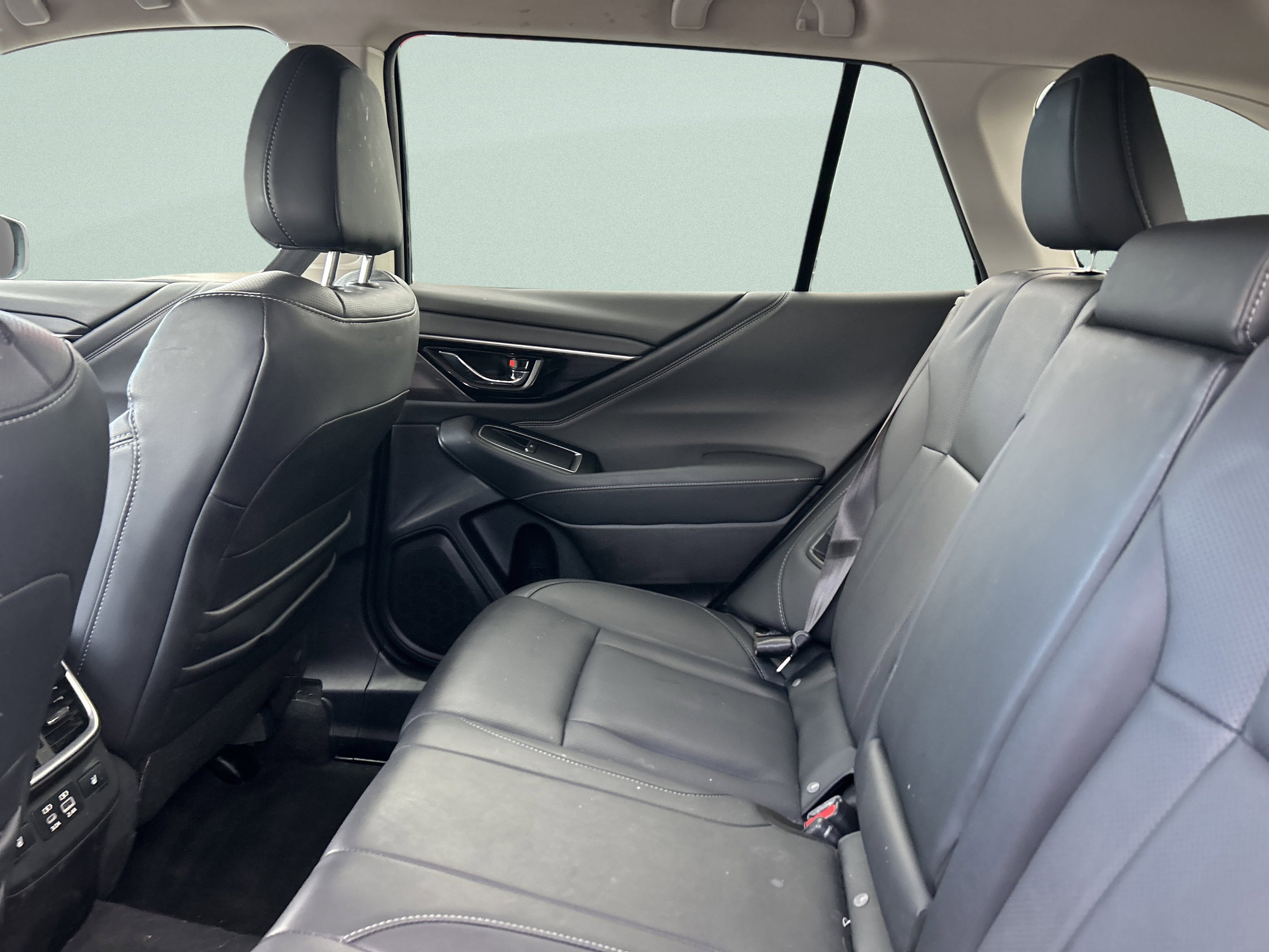 Used 2023 Subaru Outback Limited image 29