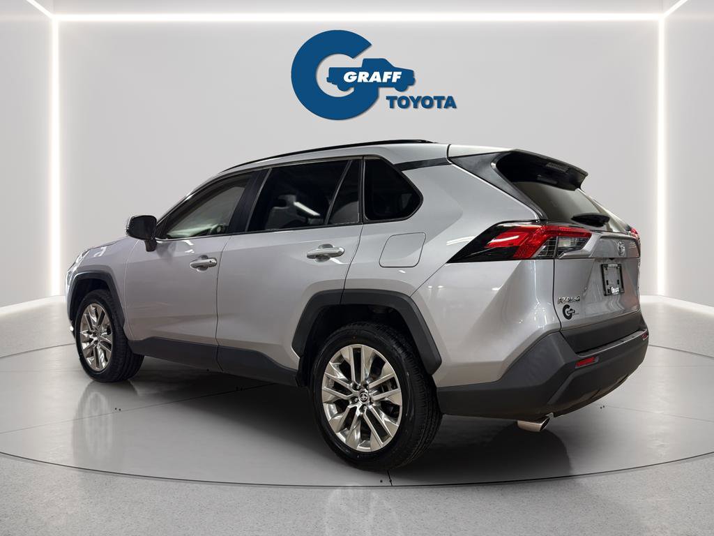 Used 2021 Toyota RAV4 XLE Premium FWD image 4